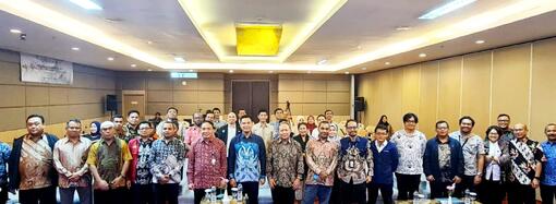 Foto bersama Direktur Jenderal Perikanan Tangkap KKP Agus Suherman, Direktur PSDI  Ridwan Mulyana dan Peserta Kegiatan Annual Reflection Meeting (ARM) 2023 dan Penyusunan Annual Work Plan – Budget (AWPB) 2024 GEF 6 CFI Indonesia (Bandung, 27-30 November 2023)