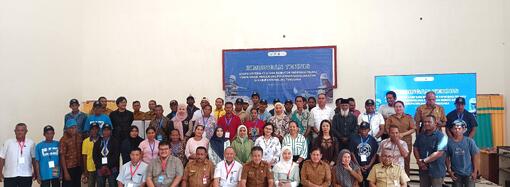 Foto bersama pada kegiatan Bimbingan Teknis Adopsi Kriteria CCRF (Code of Conduct for Responsible Fisheries) dan Indikator EAFM (Ecosystem Approach to Fisheries Management) untuk mendukung perikanan berkelanjutan di Kabupaten Maluku Tenggara difasilitasi melalui dana hibah GEF 6 CFI Indonesia, Langgur (15/7/2024).