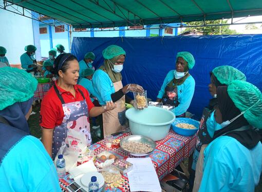 Kegiatan Diversifikasi Usaha Wanita Nelayan Melalui Pengolahan Produk dan Sertifikasi Pemasaran  di Kabupaten Kaimana difasilitasi lewat pendanaan hibah GEF 6 “The Ecosystem Approach To Fisheries Management (EAFM) In Eastern Indonesia (Fisheries Management Area (FMA) - 715,717 & 718) Components A, B, And D”