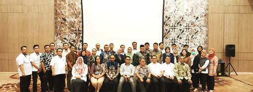 Foto bersama narasumber dan peserta kegiatan updating Updating Data dalam rangka Review Rencana  Pengelolaan Perikanan (RPP) WPPNRI 715  dan 717, Hotel Bigland Bogor Jawa Barat (23-27 Juli 2024)