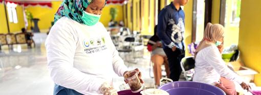 Kegiatan praktek produksi sambal roa di Kecamatan Seram Timur Kabupaten Seram Bagian Timur sebagai produk unggulan di fasilitasi melalui Program hibah GEF 6 “The Ecosystem Approach To Fisheries Management (EAFM) In Eastern Indonesia (Fisheries Management Area (FMA) - 715,717 & 718) Components A, B, And D”(27-28/06/2024)
