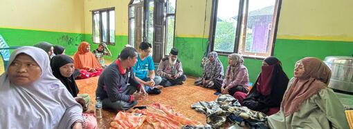 Evaluasi hasil produksi batik ecoprint pasca pelatihan ecoprint di Langgur Maluku Tenggara 