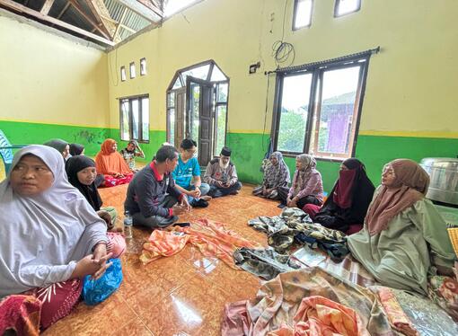 Evaluasi hasil produksi batik ecoprint pasca pelatihan ecoprint di Langgur Maluku Tenggara 